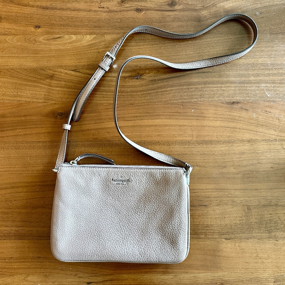 Kate Spade Leila Triple Gusset Crossbody Pebbled Leather Taupe Purse